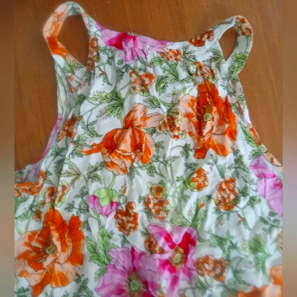Rose + Olive Creame Flower Tank Blouse - Picture 3 of 3